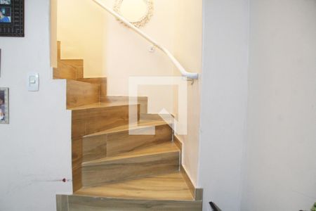 Escada acesso aos Quartos de casa à venda com 4 quartos, 170m² em Jardim Santa Mena, Guarulhos