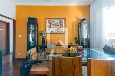 Casa para alugar com 4 quartos, 290m² em Copacabana, Belo Horizonte