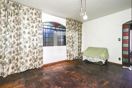 Casa à venda com 4 quartos, 240m² em Braunas, Belo Horizonte