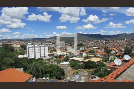 Casa à venda com 3 quartos, 366m² em Barreiro, Belo Horizonte