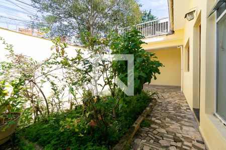 Casa à venda com 180m², 2 quartos e 4 vagas Casa à venda com 180m², 2 quartos e 4 vagasjardim