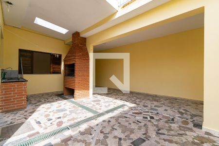 Casa à venda com 180m², 2 quartos e 4 vagas Casa à venda com 180m², 2 quartos e 4 vagasQuintal