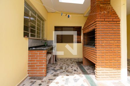 Casa à venda com 180m², 2 quartos e 4 vagas Casa à venda com 180m², 2 quartos e 4 vagasQuintal