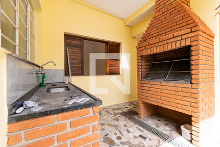 Casa à venda com 180m², 2 quartos e 4 vagas Casa à venda com 180m², 2 quartos e 4 vagasQuintal