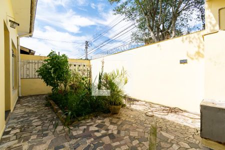 Casa à venda com 180m², 2 quartos e 4 vagas Casa à venda com 180m², 2 quartos e 4 vagasjardim