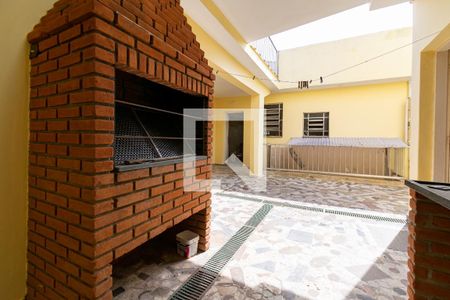 Casa à venda com 180m², 2 quartos e 4 vagas Casa à venda com 180m², 2 quartos e 4 vagasQuintal