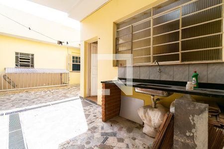 Casa à venda com 180m², 2 quartos e 4 vagas Casa à venda com 180m², 2 quartos e 4 vagasQuintal