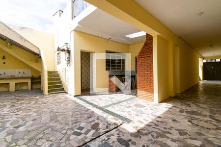 Casa à venda com 180m², 2 quartos e 4 vagas Casa à venda com 180m², 2 quartos e 4 vagasQuintal