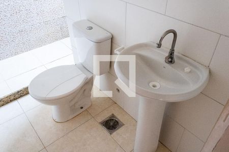 Casa para alugar com 80m², 2 quartos e 2 vagasBanheiro