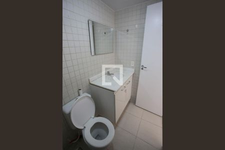 Apartamento à venda com 64m², 2 quartos e 1 vaga Apartamento à venda com 64m², 2 quartos e 1 vagaBanheiro Social