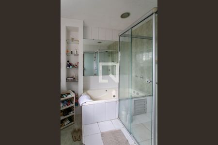 Casa à venda com 280m², 4 quartos e 2 vagasBanheiro da Suíte