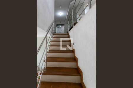Casa à venda com 280m², 4 quartos e 2 vagasEscada
