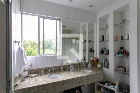 Casa à venda com 280m², 4 quartos e 2 vagasBanheiro da Suíte