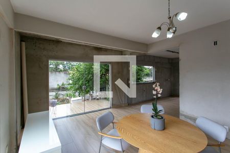 Casa à venda com 280m², 4 quartos e 2 vagasCopa e Cozinha