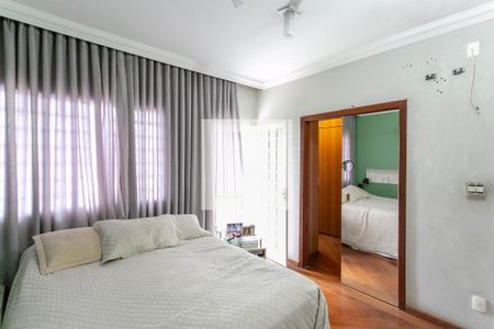 Casa à venda com 280m², 4 quartos e 2 vagasQuarto Suíte