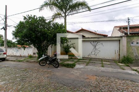 Casa à venda com 280m², 4 quartos e 2 vagasFachada