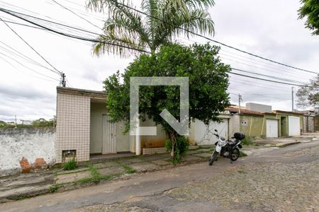 Casa à venda com 280m², 4 quartos e 2 vagasFachada