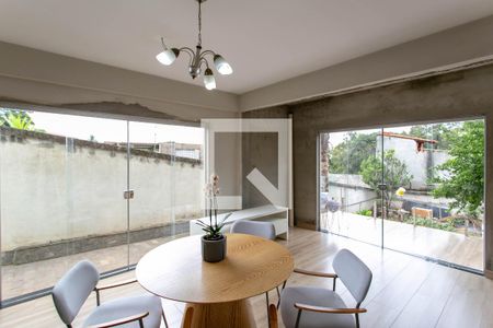 Casa à venda com 280m², 4 quartos e 2 vagasCopa e Cozinha