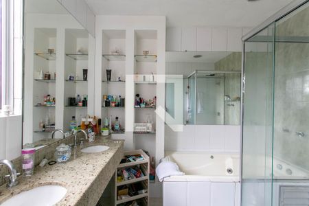 Casa à venda com 280m², 4 quartos e 2 vagasBanheiro da Suíte