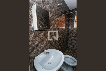 Banheiro de casa para alugar com 1 quarto, 40m² em Vila Zat, São Paulo