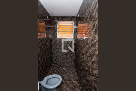 Banheiro de casa para alugar com 1 quarto, 40m² em Vila Zat, São Paulo