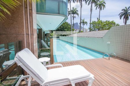 Apartamento à venda com 166m², 3 quartos e sem vagaÁrea comum - Piscina