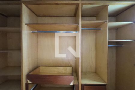 Casa à venda com 260m², 3 quartos e 2 vagasCloset