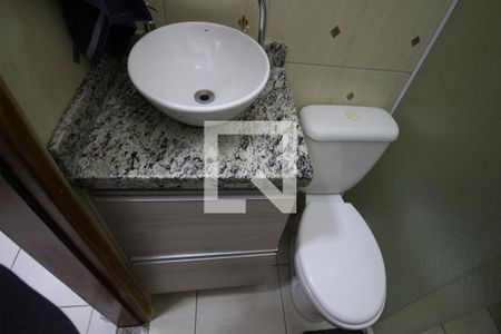 Casa de condomínio à venda com 44m², 2 quartos e 1 vagaDetalhe do banheiro