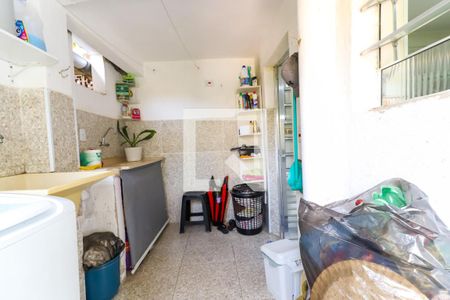 Casa à venda com 250m², 4 quartos e 2 vagas Casa à venda com 250m², 4 quartos e 2 vagasÁrea de Serviço - Casa 01