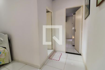 Casa à venda com 250m², 4 quartos e 2 vagas Casa à venda com 250m², 4 quartos e 2 vagasCorredor