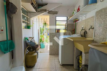 Casa à venda com 250m², 4 quartos e 2 vagas Casa à venda com 250m², 4 quartos e 2 vagasÁrea de Serviço - Casa 01