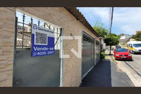 Casa à venda com 250m², 4 quartos e 2 vagas Casa à venda com 250m², 4 quartos e 2 vagasFachada