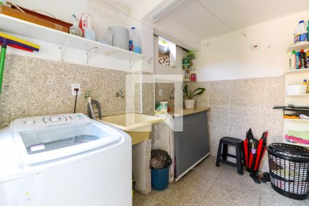 Casa à venda com 250m², 4 quartos e 2 vagas Casa à venda com 250m², 4 quartos e 2 vagasÁrea de Serviço - Casa 01