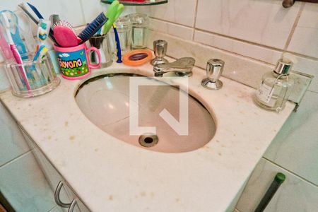 Casa de condomínio à venda com 161m², 3 quartos e 2 vagasBanheiro