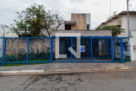 Casa para alugar com 300m², 4 quartos e 3 vagasFachada