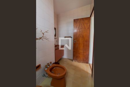 Casa para alugar com 300m², 4 quartos e 3 vagasBanheiro do Quarto 1