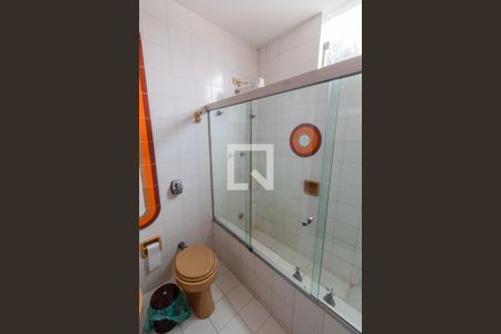 Casa para alugar com 300m², 4 quartos e 3 vagasBanheiro do Corredor