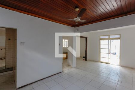 Sala de casa à venda com 2 quartos, 150m² em Pompéia, Belo Horizonte