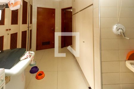 Apartamento à venda com 185m², 3 quartos e 3 vagas Apartamento à venda com 185m², 3 quartos e 3 vagasÁrea de Serviço