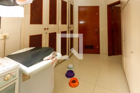 Apartamento à venda com 185m², 3 quartos e 3 vagas Apartamento à venda com 185m², 3 quartos e 3 vagasÁrea de Serviço