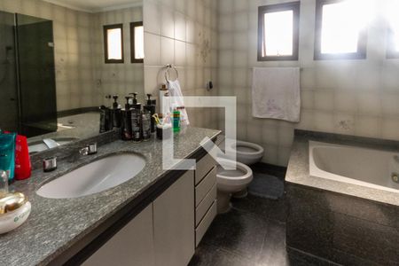 Apartamento à venda com 185m², 3 quartos e 3 vagas Apartamento à venda com 185m², 3 quartos e 3 vagasBanheiro da Suite 02