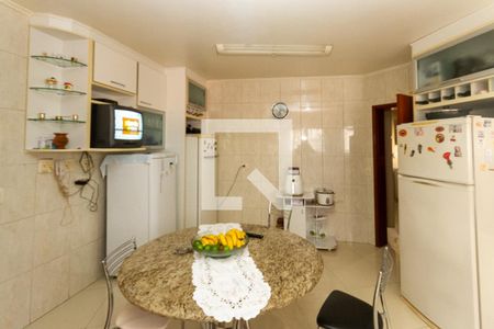 Apartamento à venda com 185m², 3 quartos e 3 vagas Apartamento à venda com 185m², 3 quartos e 3 vagasCozinha