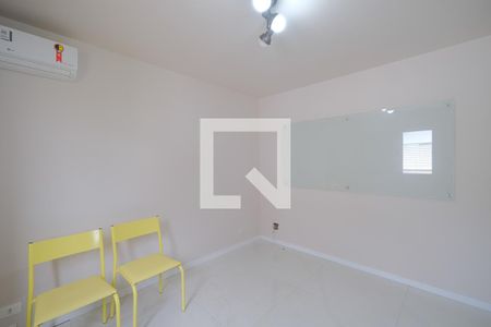 Quarto 1 de apartamento para alugar com 2 quartos, 75m² em Parolin, Curitiba