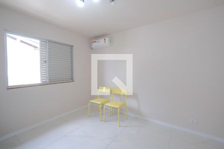 Quarto 1 de apartamento para alugar com 2 quartos, 75m² em Parolin, Curitiba