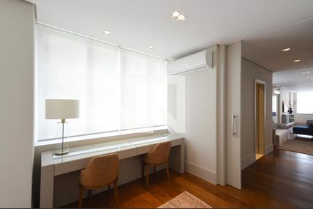 Apartamento à venda com 280m², 3 quartos e 3 vagasSala de TV