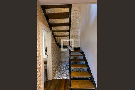 Apartamento à venda com 104m², 1 quarto e 2 vagas Apartamento à venda com 104m², 1 quarto e 2 vagasEscada