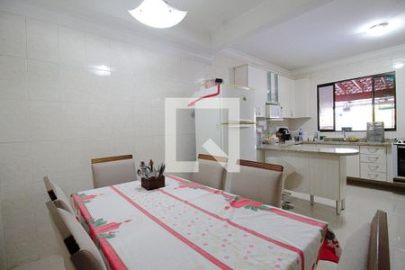 Casa à venda com 269m², 3 quartos e 2 vagas Casa à venda com 269m², 3 quartos e 2 vagasCozinha e copa