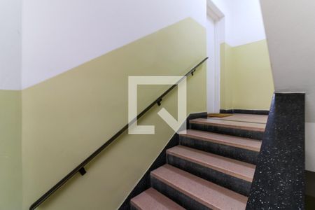 Escadas de Acesso ao Apartamento de apartamento para alugar com 2 quartos, 58m² em Jardim São Paulo(zona Norte), São Paulo