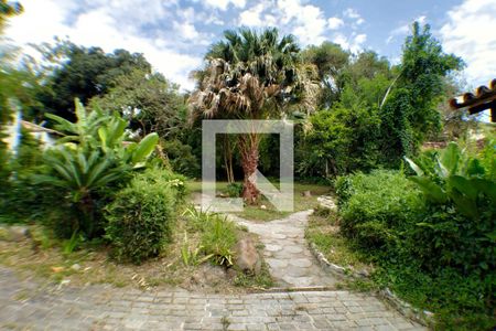 Casa à venda com 2700m², 6 quartos e 3 vagas Casa à venda com 2700m², 6 quartos e 3 vagasQuintal