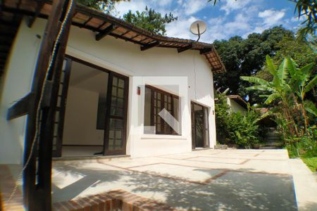 Casa à venda com 2700m², 6 quartos e 3 vagas Casa à venda com 2700m², 6 quartos e 3 vagasQuintal